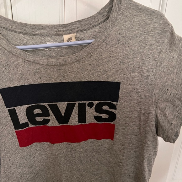 Levi’s tshirt - Picture 3 of 4